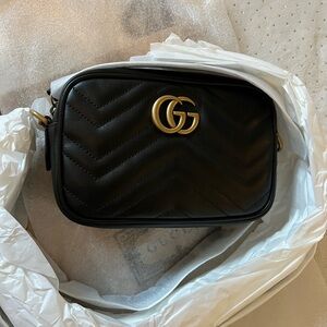 Black Gucci GG MARMONT MINI SHOULDER BAG